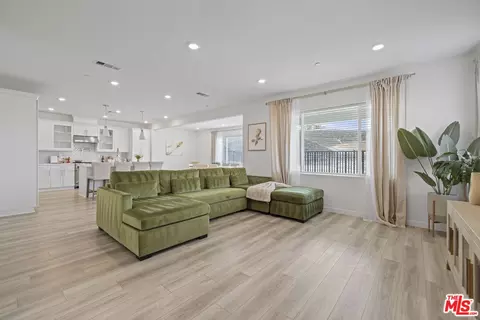 27715 Sequel Ct, Valencia, CA 91381 photo 4