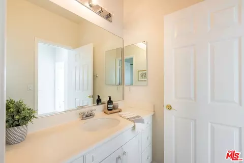 Bath - 22931 Mission Dr, Carson, CA 90745 photo 6 of 7