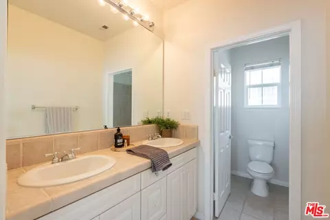 Bath - 22931 Mission Dr, Carson, CA 90745 photo 3 of 7