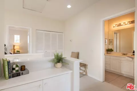 Entry Way - 22931 Mission Dr, Carson, CA 90745 photo 2 of 2