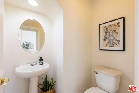 Bath - 22931 Mission Dr, Carson, CA 90745 photo 1 of 7