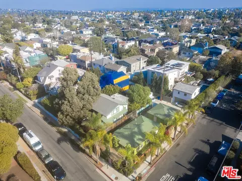 View/Area - 802 Superba Ave, Venice, CA 90291 photo 4 of 5