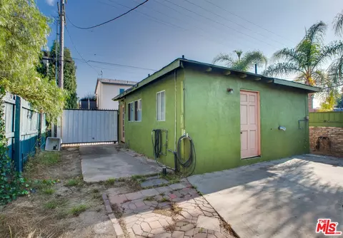 Exterior - 802 Superba Ave, Venice, CA 90291 photo 4 of 7