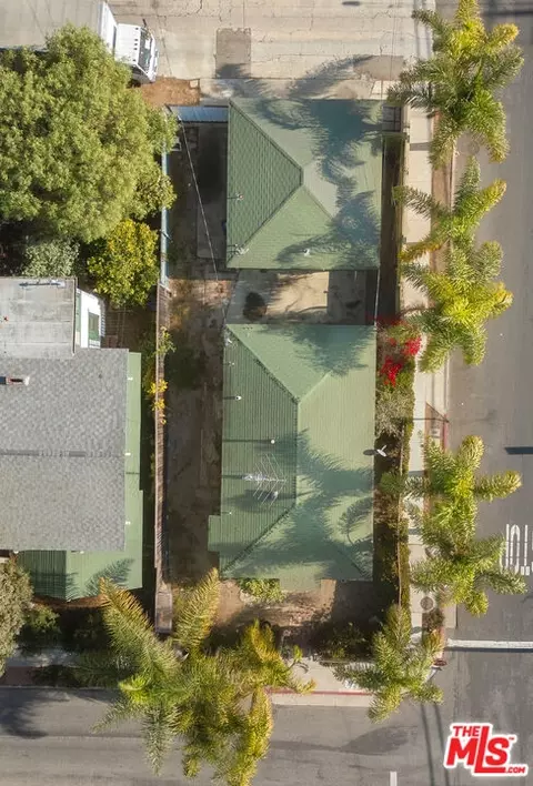 View/Area - 802 Superba Ave, Venice, CA 90291 photo 1 of 5