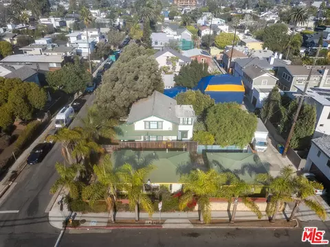 View/Area - 802 Superba Ave, Venice, CA 90291 photo 3 of 5