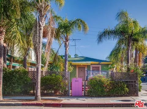 Exterior - 802 Superba Ave, Venice, CA 90291 photo 1 of 7
