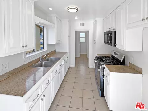 1616 W Piru St, Compton, CA 90222 photo 6