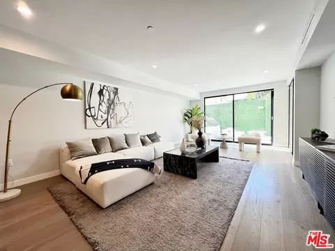 1017 N Croft Ave #102, Los Angeles, CA 90069