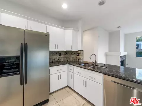 Kitchen - 30426 Sequoia Ct, Castaic, CA 91384 photo 2 of 3