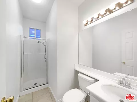 Bath - 30426 Sequoia Ct, Castaic, CA 91384 photo 2 of 2