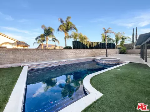 Exterior - 30426 Sequoia Ct, Castaic, CA 91384 photo 5 of 6