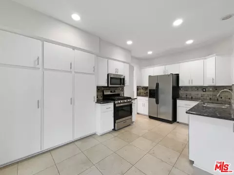 Kitchen - 30426 Sequoia Ct, Castaic, CA 91384 photo 1 of 3