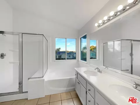 Bath - 30426 Sequoia Ct, Castaic, CA 91384 photo 1 of 2