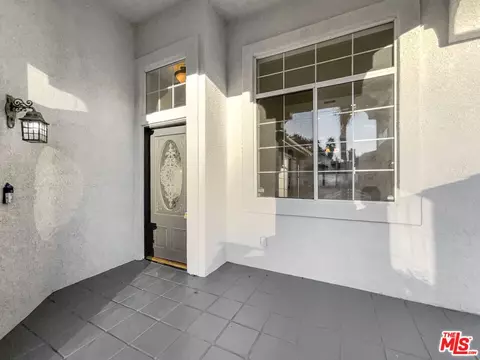 Exterior - 30426 Sequoia Ct, Castaic, CA 91384 photo 2 of 6