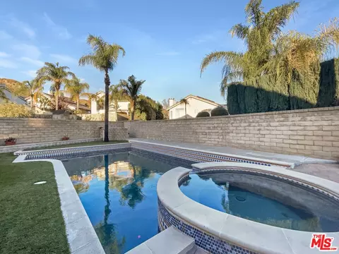 Exterior - 30426 Sequoia Ct, Castaic, CA 91384 photo 4 of 6