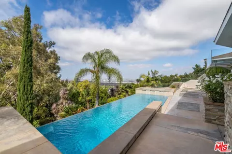 Exterior - 2 Pine Tree Ln, Rolling Hills, CA 90274 photo 7 of 11