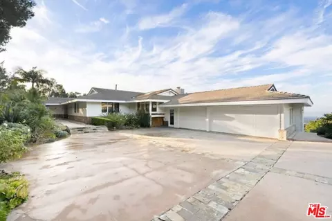 Exterior - 2 Pine Tree Ln, Rolling Hills, CA 90274 photo 3 of 11
