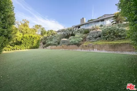 Exterior - 2 Pine Tree Ln, Rolling Hills, CA 90274 photo 10 of 11