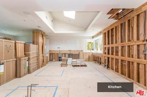 Kitchen - 2 Pine Tree Ln, Rolling Hills, CA 90274 photo 1 of 2