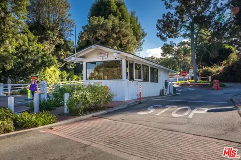 Exterior - 2 Pine Tree Ln, Rolling Hills, CA 90274 photo 11 of 11