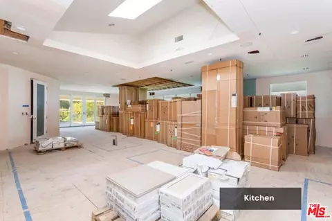 Kitchen - 2 Pine Tree Ln, Rolling Hills, CA 90274 photo 2 of 2