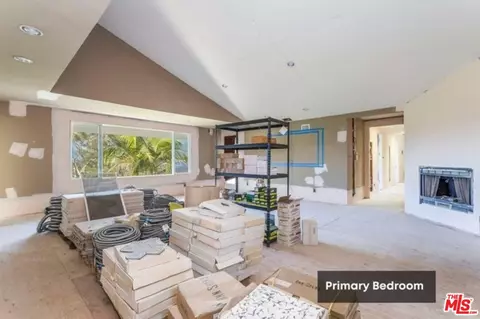 Bedroom - 2 Pine Tree Ln, Rolling Hills, CA 90274 photo 2 of 2