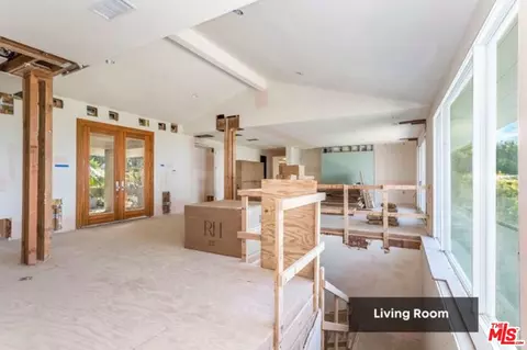 Living - 2 Pine Tree Ln, Rolling Hills, CA 90274 photo 2 of 4