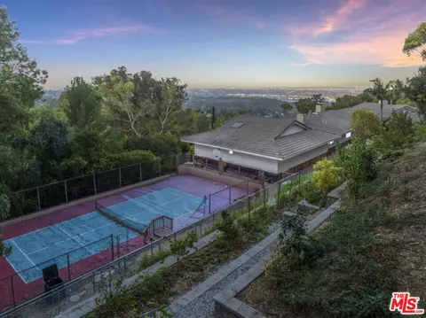 Exterior - 2 Pine Tree Ln, Rolling Hills, CA 90274 photo 1 of 11