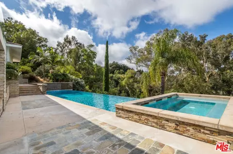 Exterior - 2 Pine Tree Ln, Rolling Hills, CA 90274 photo 8 of 11