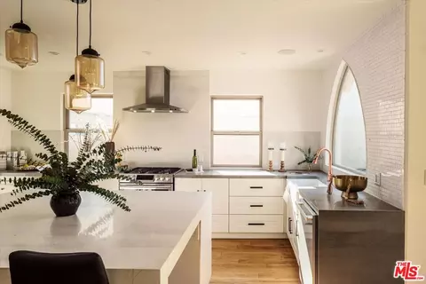 1059 Marco Pl, Venice, CA 90291 photo 8