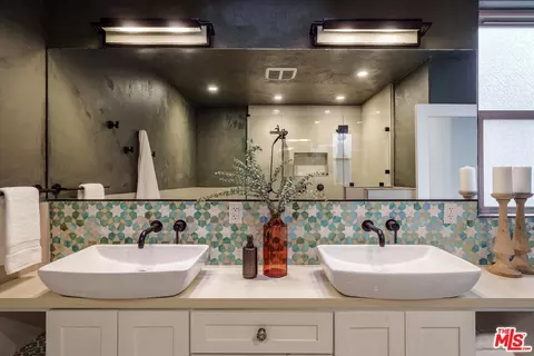 1059 Marco Pl, Venice, CA 90291 photo 22