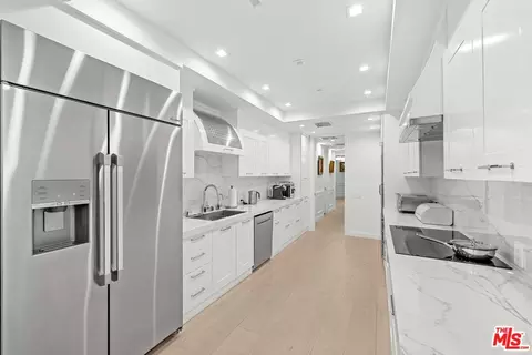 300 N Swall Dr #105, Beverly Hills, CA 90211