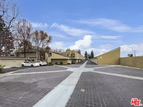 5435 Twin Lakes Dr, Cypress, CA 90630