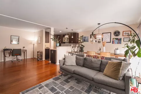 805 Glenway Dr #212, Inglewood, CA 90302