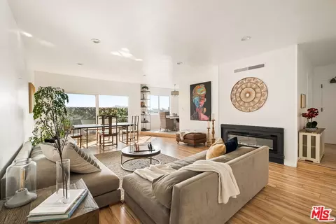 11820 Mayfield Ave #319, Los Angeles, CA 90049
