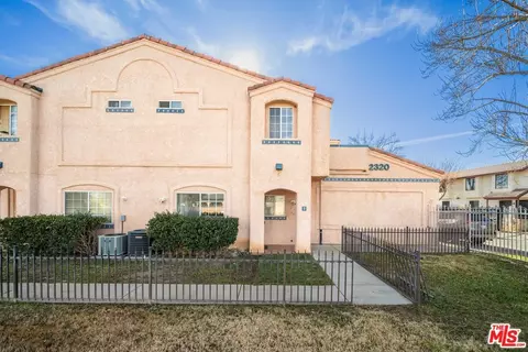 2320 E Avenue Q4 #1, Palmdale, CA 93550