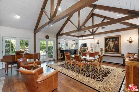 2822 Royston Pl, Beverly Hills, CA 90210