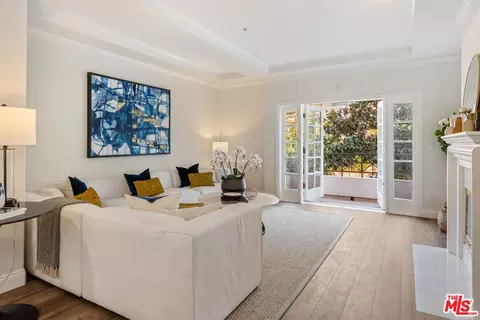 2015 S Beverly Glen Blvd #201, Los Angeles, CA 90025
