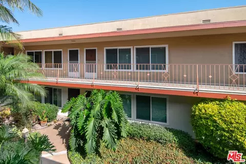 Exterior - 819 E 4th St #15, Long Beach, CA 90802 photo 3 of 5