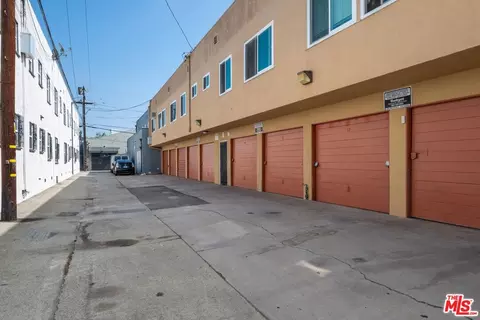Exterior - 819 E 4th St #15, Long Beach, CA 90802 photo 2 of 5