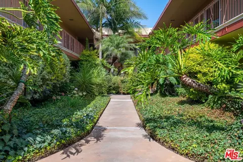 Exterior - 819 E 4th St #15, Long Beach, CA 90802 photo 4 of 5