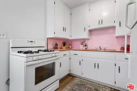 Kitchen - 819 E 4th St #15, Long Beach, CA 90802 photo 2 of 3