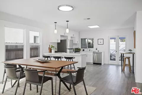 338 Hobart Pl, Los Angeles, CA 90004