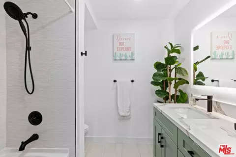 Bath - 53 Diamante, Irvine, CA 92620 photo 6 of 7
