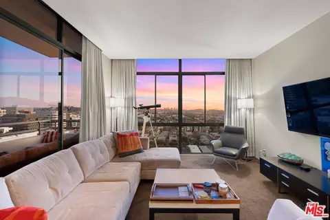 343 Pioneer Dr #PH5, Glendale, CA 91203