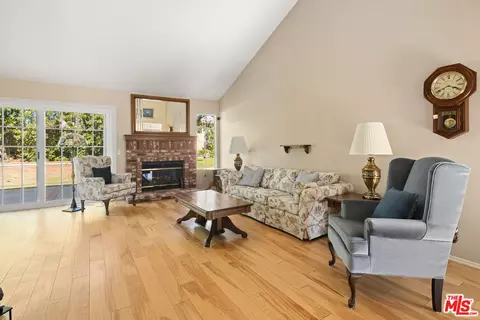 5531 Barnard St, Simi Valley, CA 93063 photo 2
