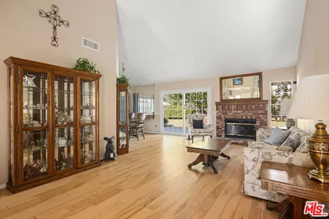 5531 Barnard St, Simi Valley, CA 93063 photo 3
