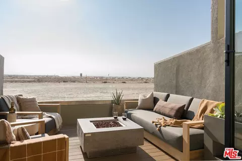 6 Voyage St #104, Marina Del Rey, CA 90292