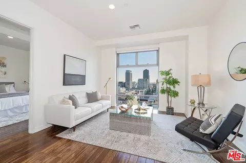801 S Grand Ave #1412, Los Angeles, CA 90017