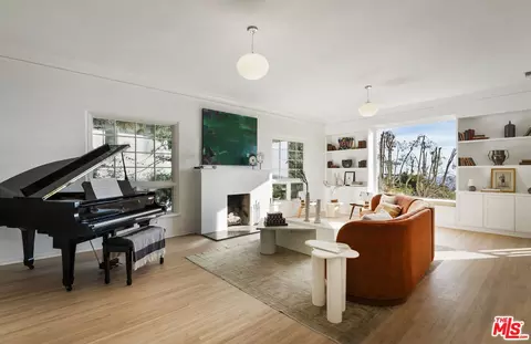 4860 Glencairn Rd, Los Angeles, CA 90027